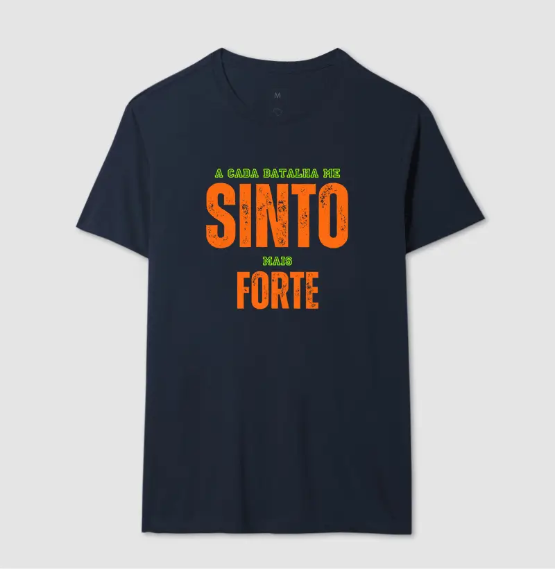 Camiseta preta com a estampa ‘A Cada Batalha Me Sinto Mais Forte’ em letras brancas. Ideal para inspirar e motivar durante qualquer desafio