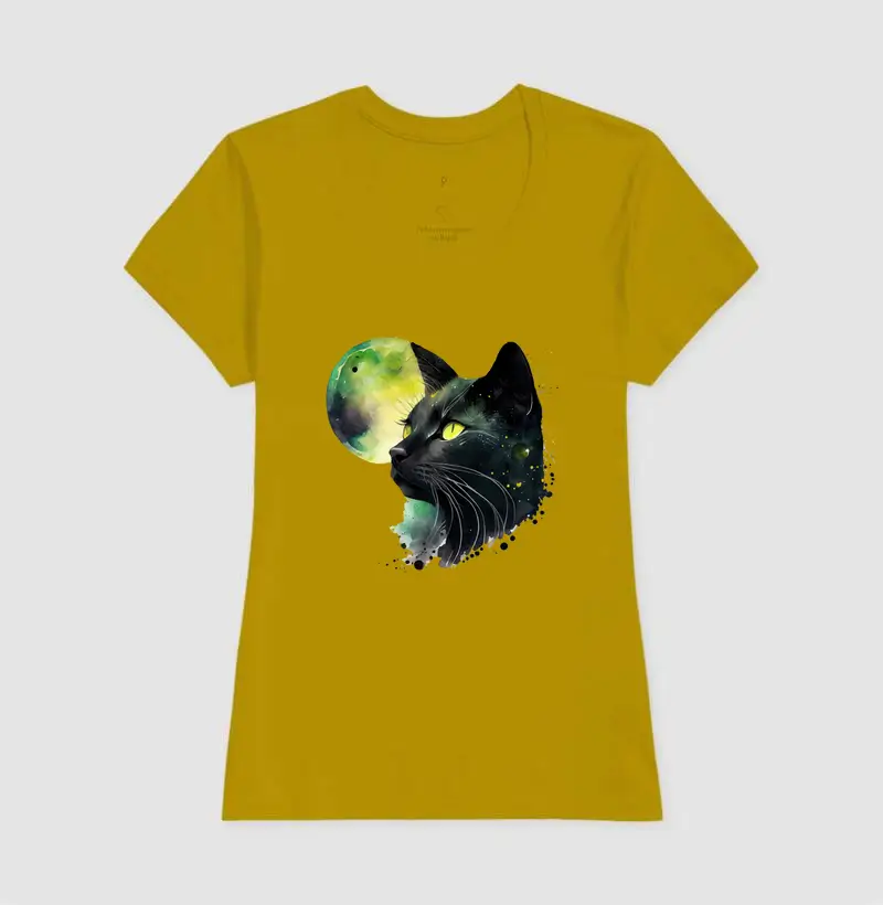 Camiseta preta com a estampa de um gato preto. Ideal para amantes de gatos e para adicionar um toque de estilo ao seu visual.